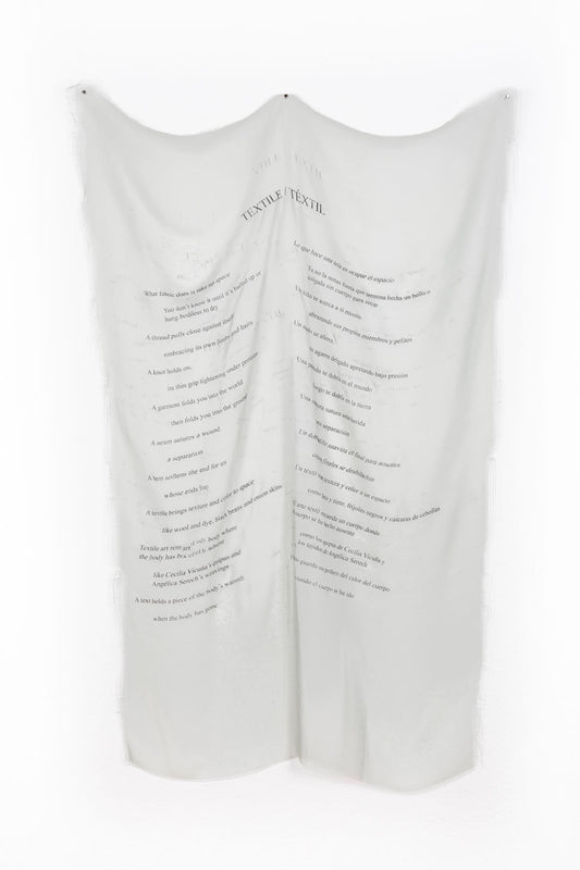 A poem with versions in English and Spanish about the artistic function of textile and text as a version of textile art.